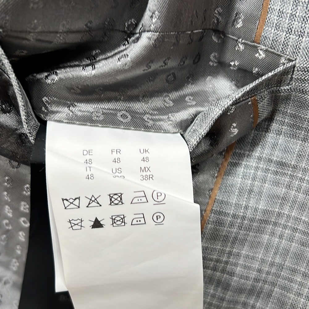 Hugo Boss Suit - Picture 5 of 7